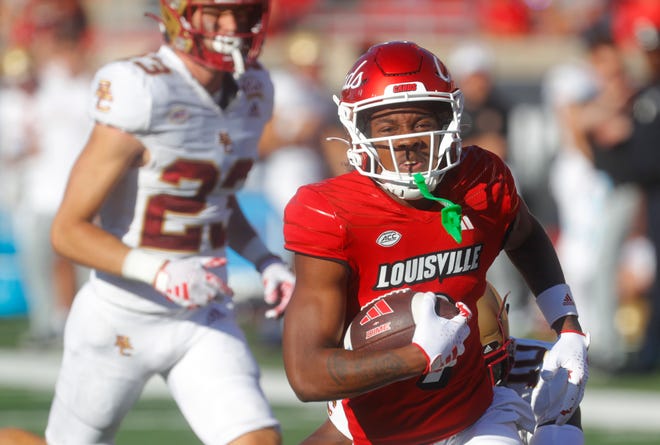 Louisville’s Ahmari Huggins-Bruce catches a ball for a touchdown against Boston College Saturday afternoon in L & N Stadium.
Sept. 23, 2023