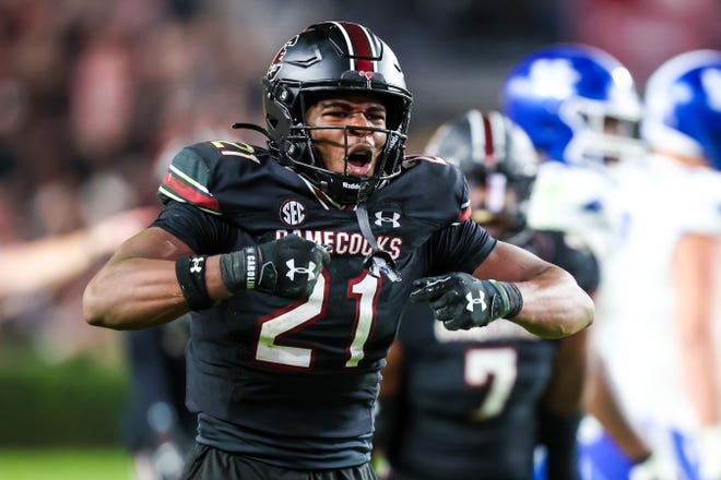 Nov 18, 2023; Columbia, South Carolina, USA; South Carolina Gamecocks defensive back Nick Emmanwori (21) celebrates a play against the Kentucky Wildcats in the second half at Williams-Brice Stadium. Mandatory Credit: Jeff Blake-USA TODAY Sports Kentucky