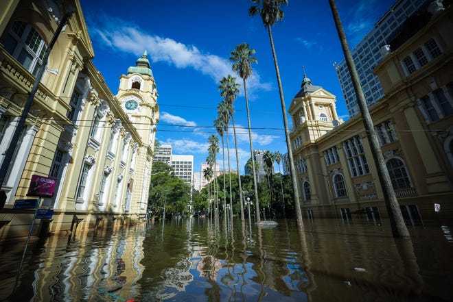 May 17, 2024: Flooded streets at the Museum of Modern Art of Rio Grande do Sul in the city center of Porto Alegre, Brazil. The situation in Rio Grande Do Sul remains critical as the predictions mention that the level of the water will stay above the flood level for about a month. The death toll continues to increase, and as of today, it has surpassed 150 fatalities. Damages to the infrastructure of the State and its capital, Porto Alegre, worsen while authorities and volunteers continue with the rescue and safety efforts.